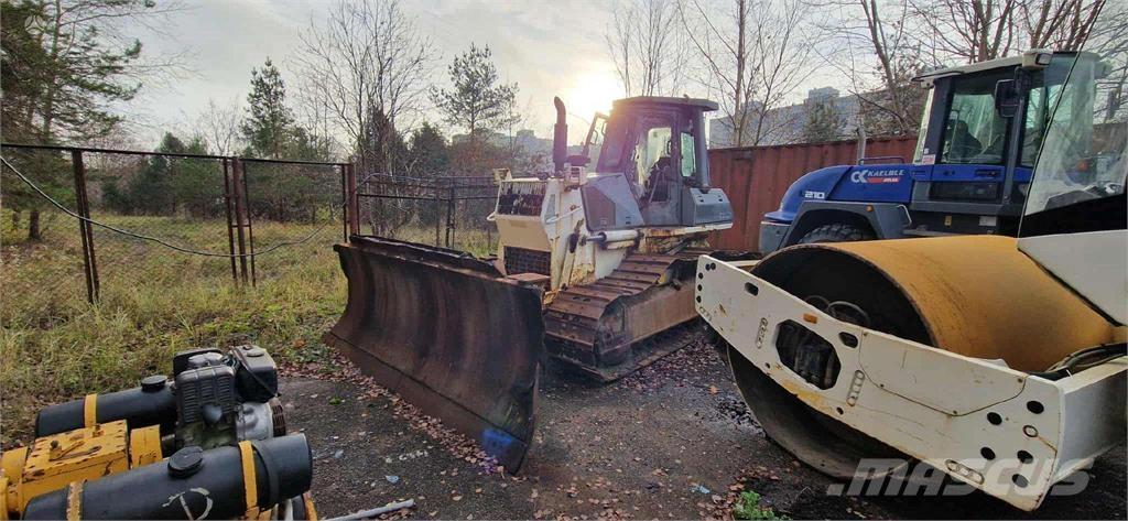 Komatsu D61PX-12 Crawler dozers