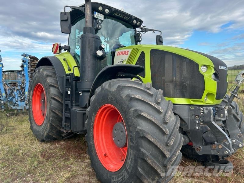 CLAAS Axion 950 Tractors