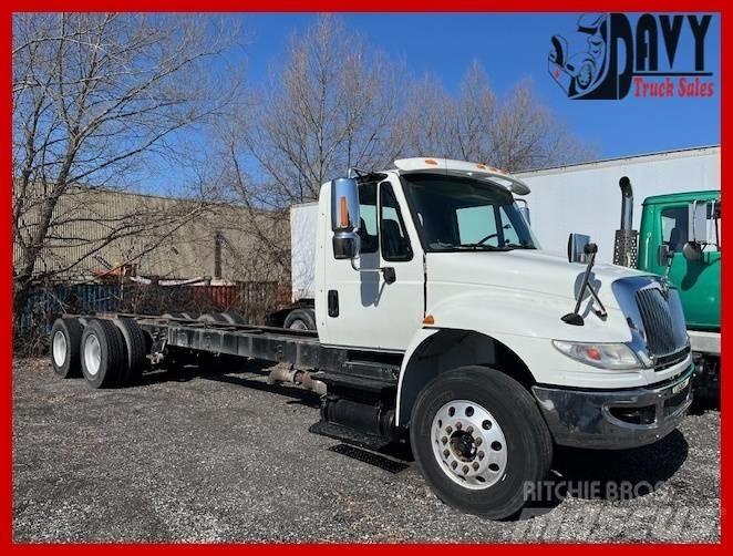 International 4400 Flatbed / Dropside trucks