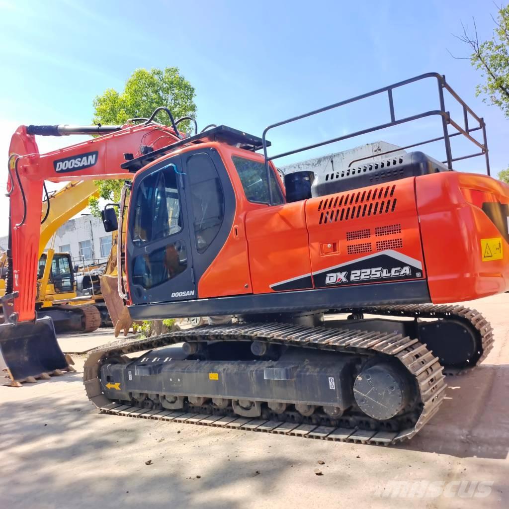 Doosan DX 225 LCA Crawler excavators