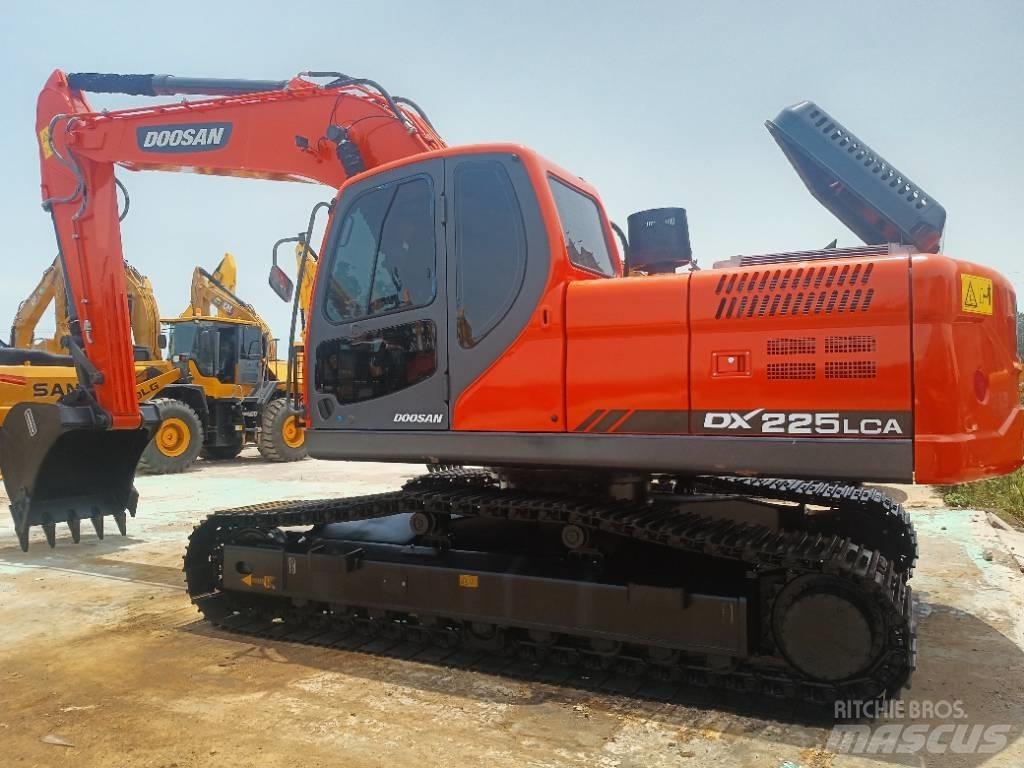 Doosan DX 225 Crawler excavators