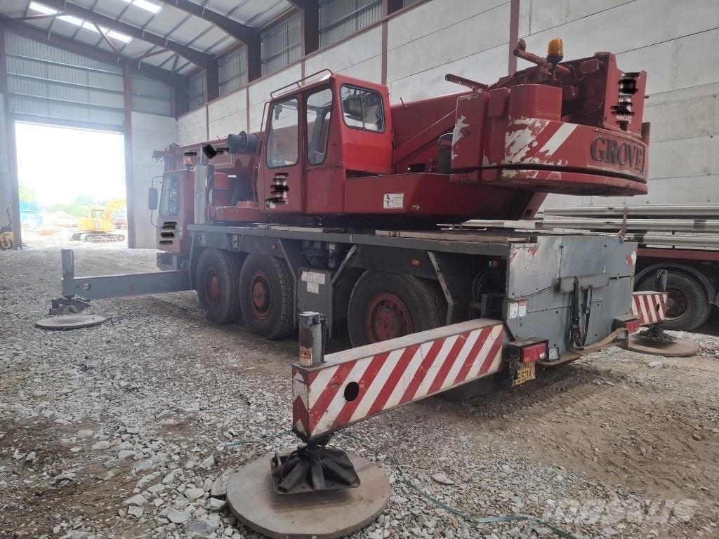 Grove 3050 All terrain cranes