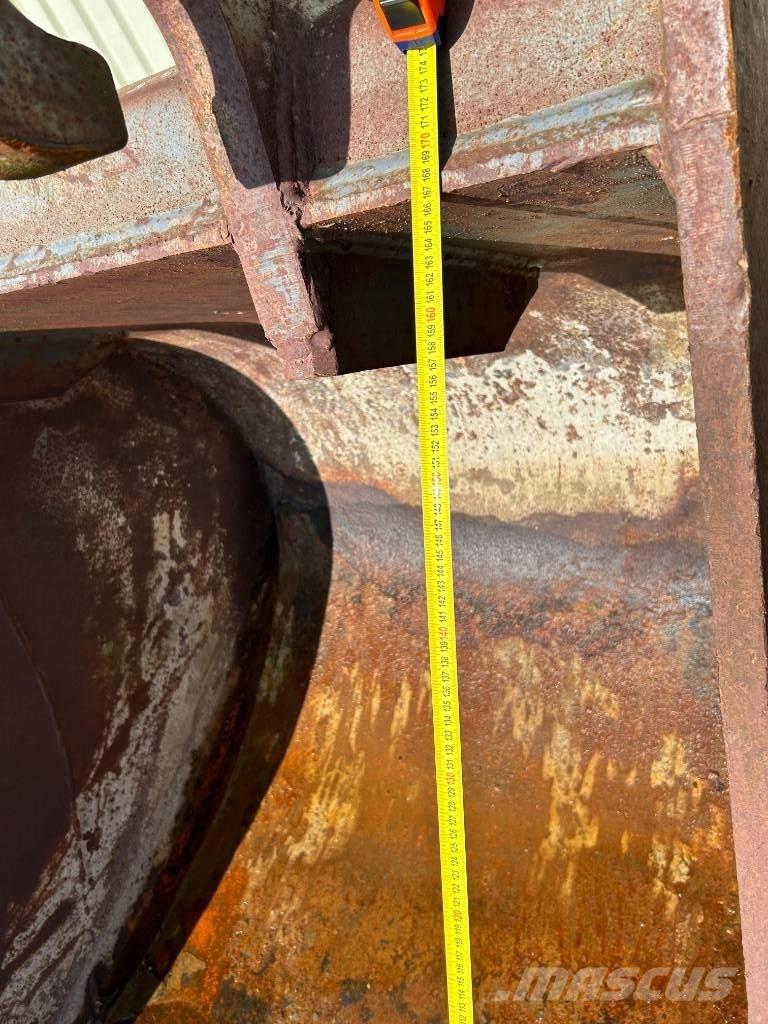  Bak CW 45 130  m Buckets