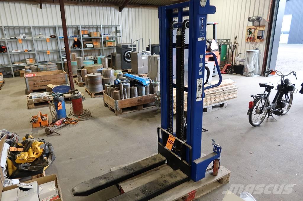 NH SFH1025 Hand pallet stackers