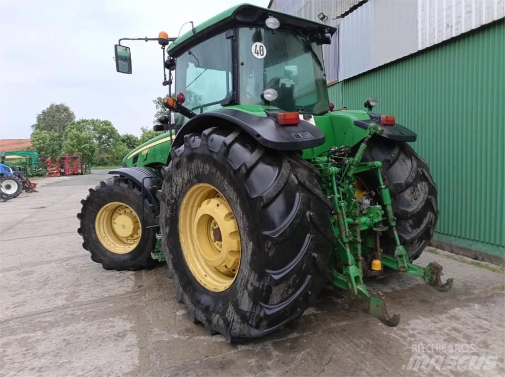John Deere 8530 Tractors