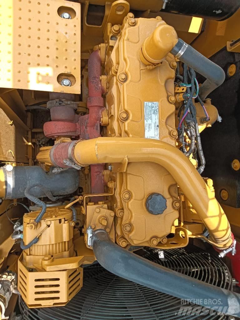 CAT 324D2 Midi excavators  7t - 12t