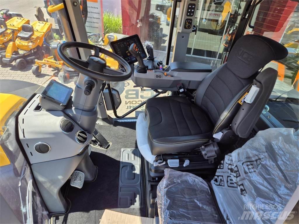 JCB FASTRAC 4220 Tractors