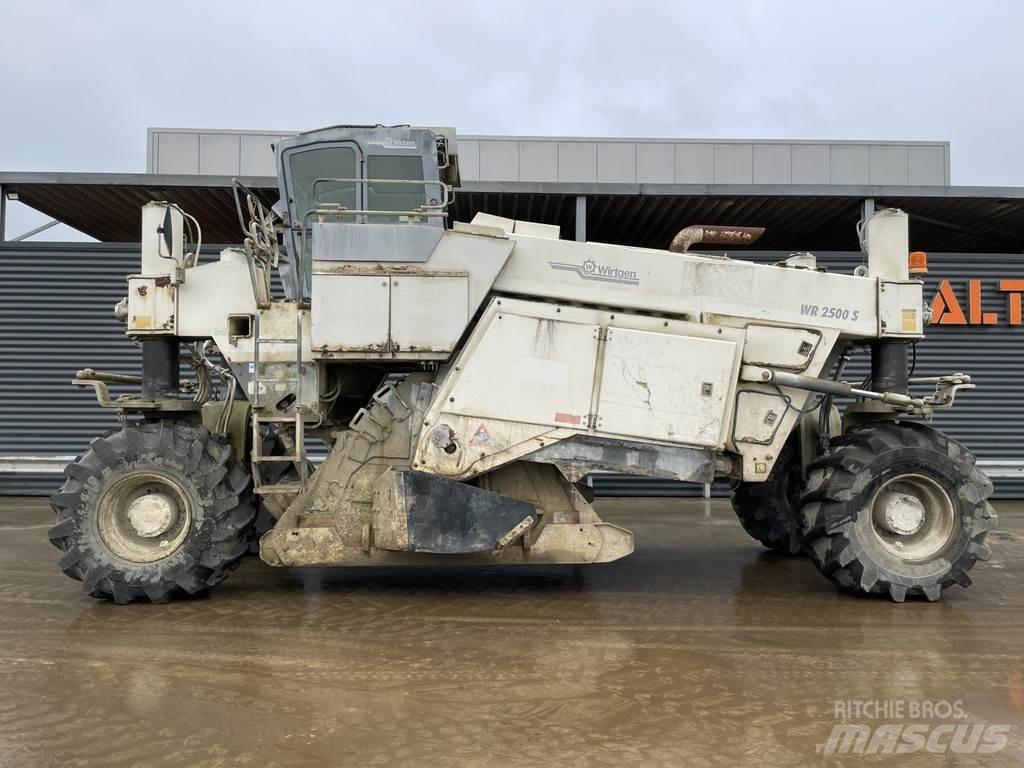 Wirtgen WR 2500S Asphalt recyclers