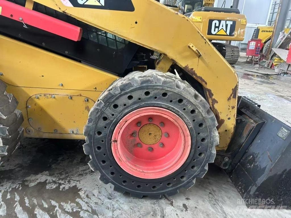 CAT 246 C Skid steer loaders