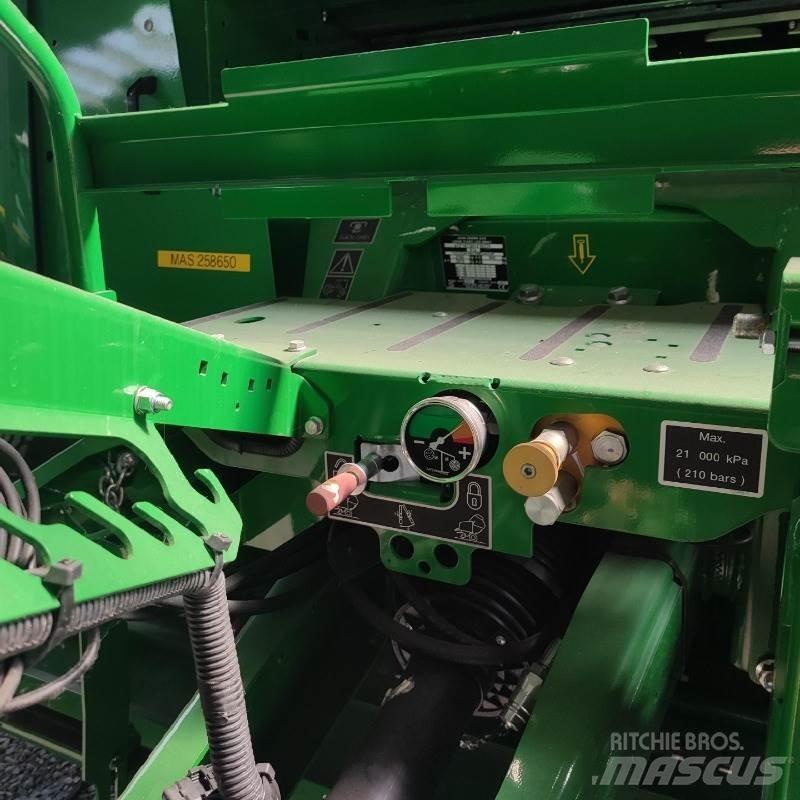John Deere F441M Round balers