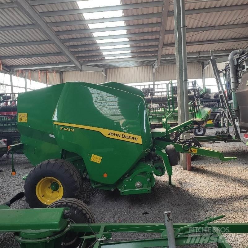 John Deere F441M Round balers