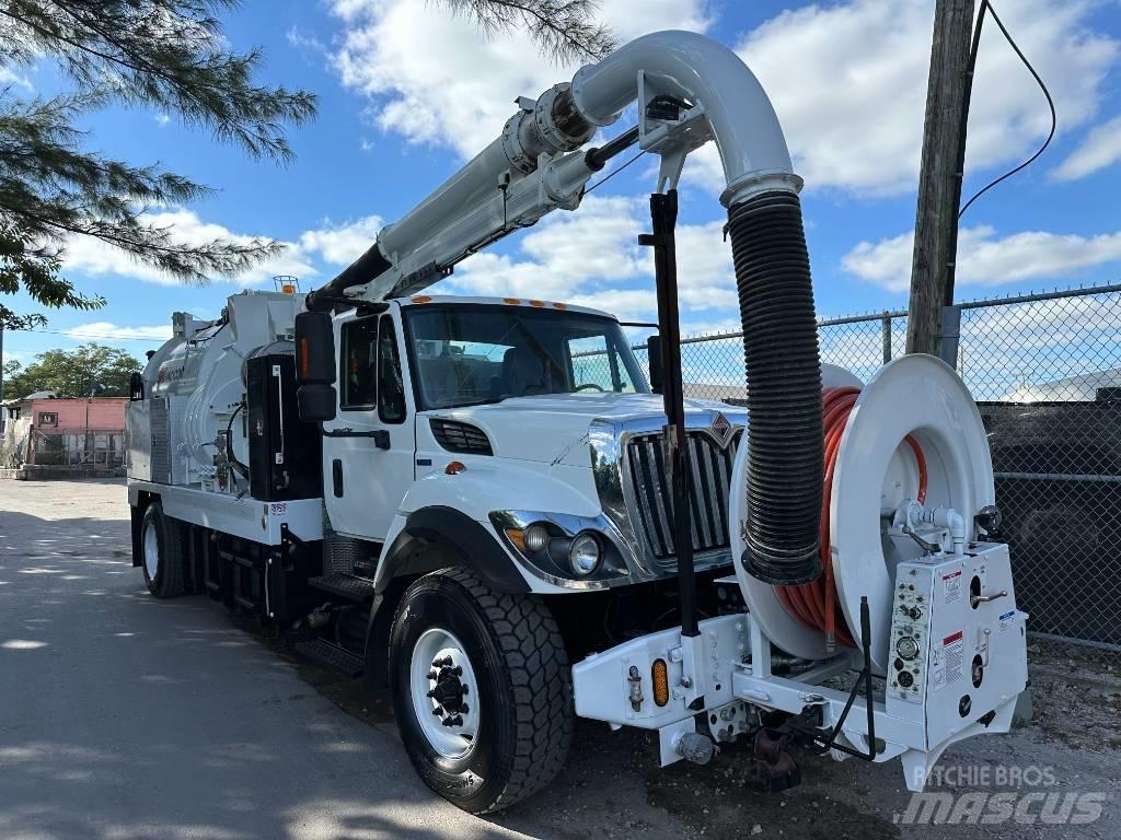 International 7400 Combi / vacuum trucks