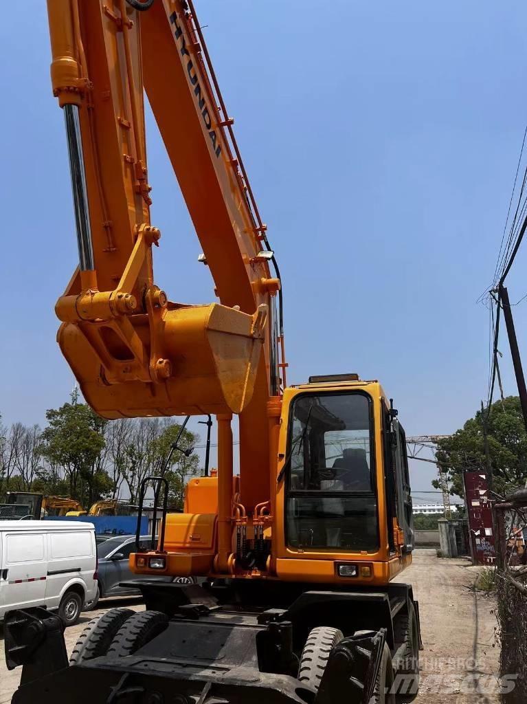 Hyundai 210W-7 Wheeled excavators
