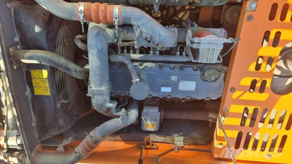 Doosan DX 225 Crawler excavators