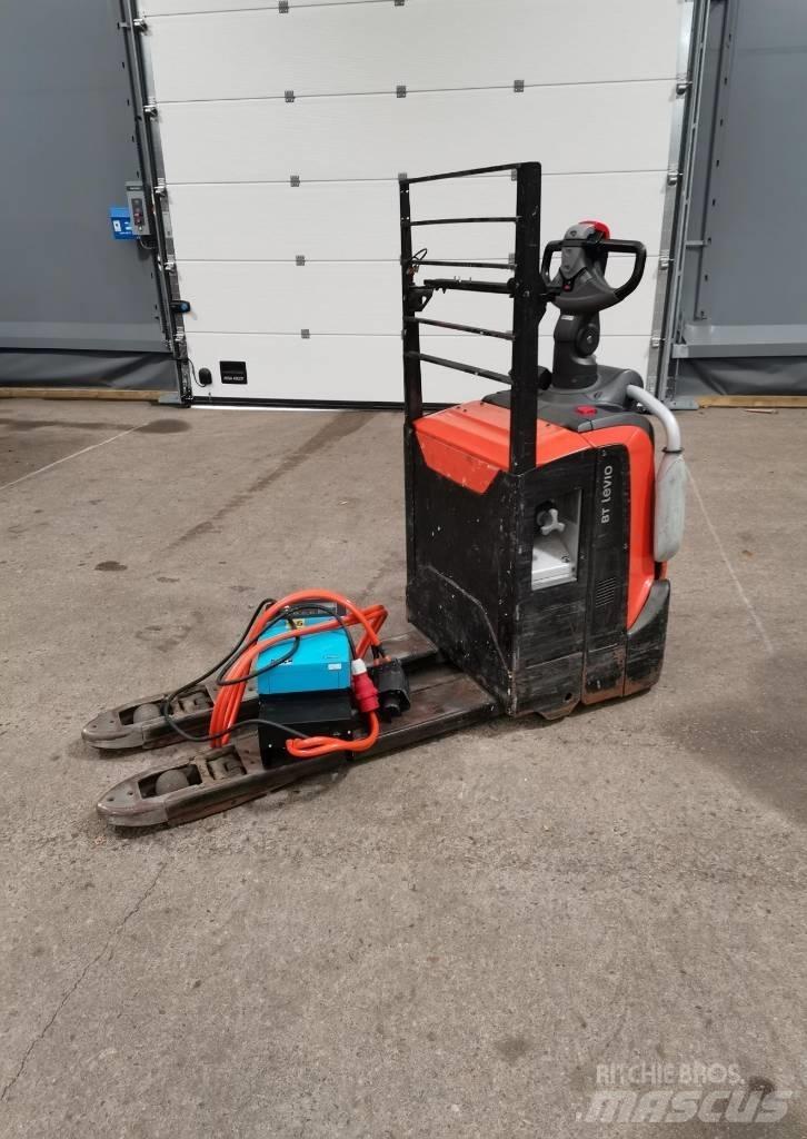 Toyota LPE200 Low lifter with platform
