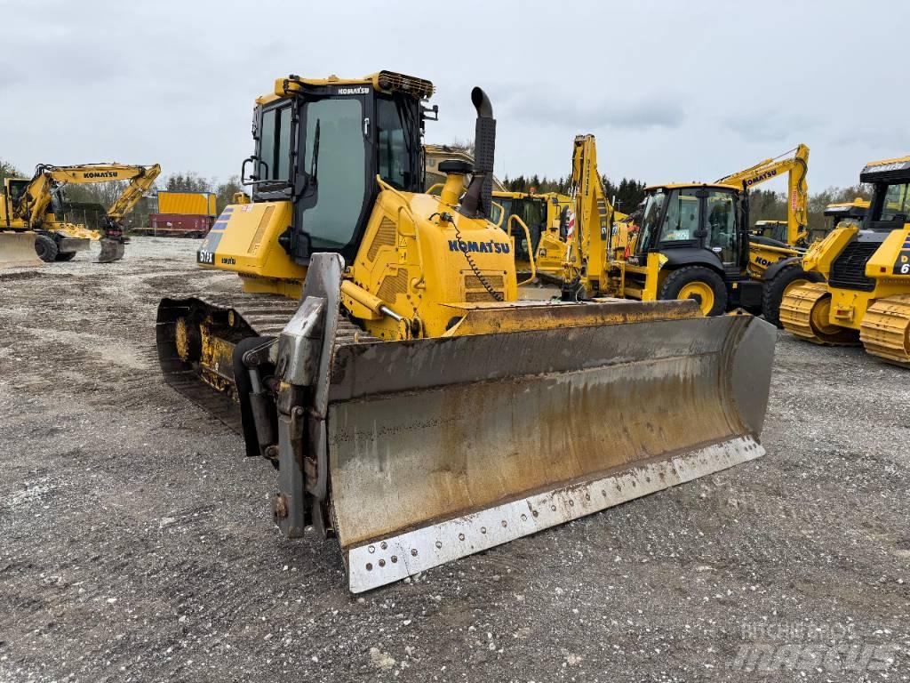 Komatsu D 61 PX-24 Crawler dozers