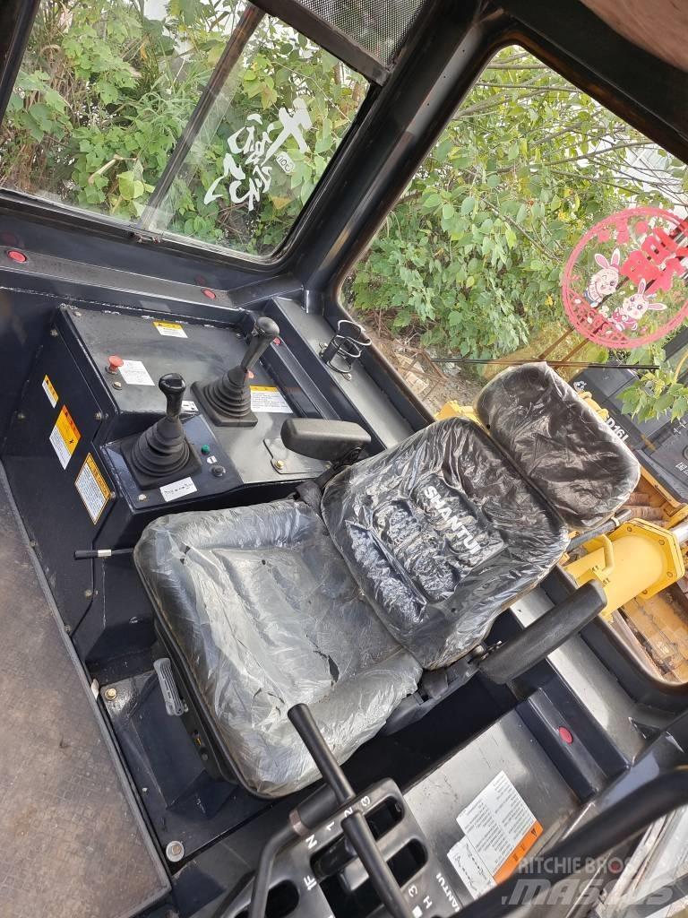 Shantui SD 32 Crawler dozers