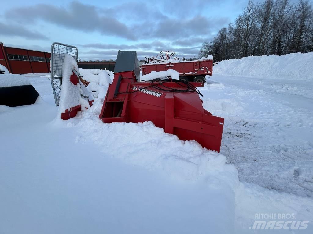 Esko LL300 Snow throwers