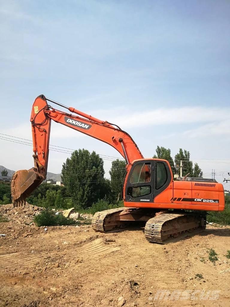 Doosan DX 225 Crawler excavators