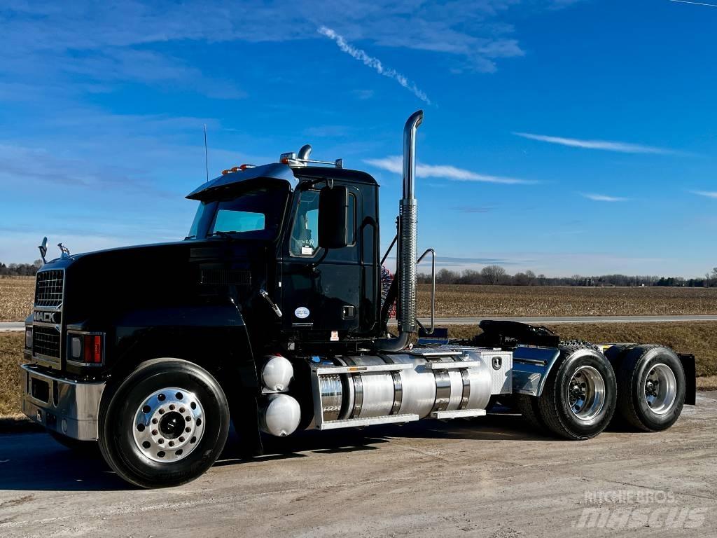 Mack Pinnacle Tractor Units
