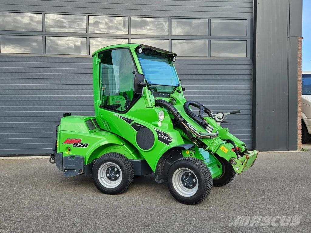 Avant 528 Mini loaders