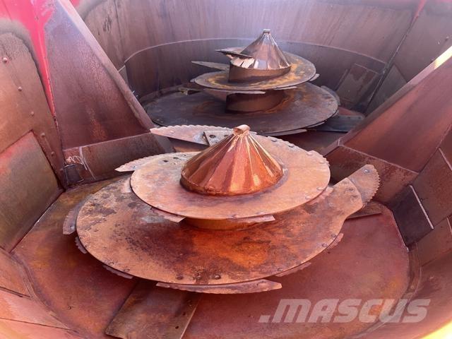 Peecon 26M³ Mixer feeders