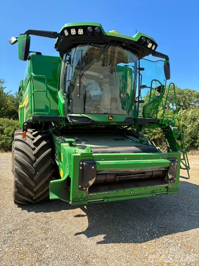 John Deere X9 1000 Combine harvesters