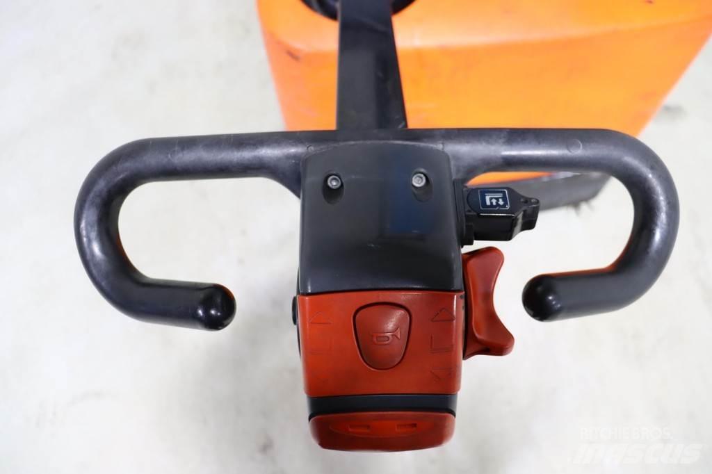 Rocla SW12ac Pedestrian stacker
