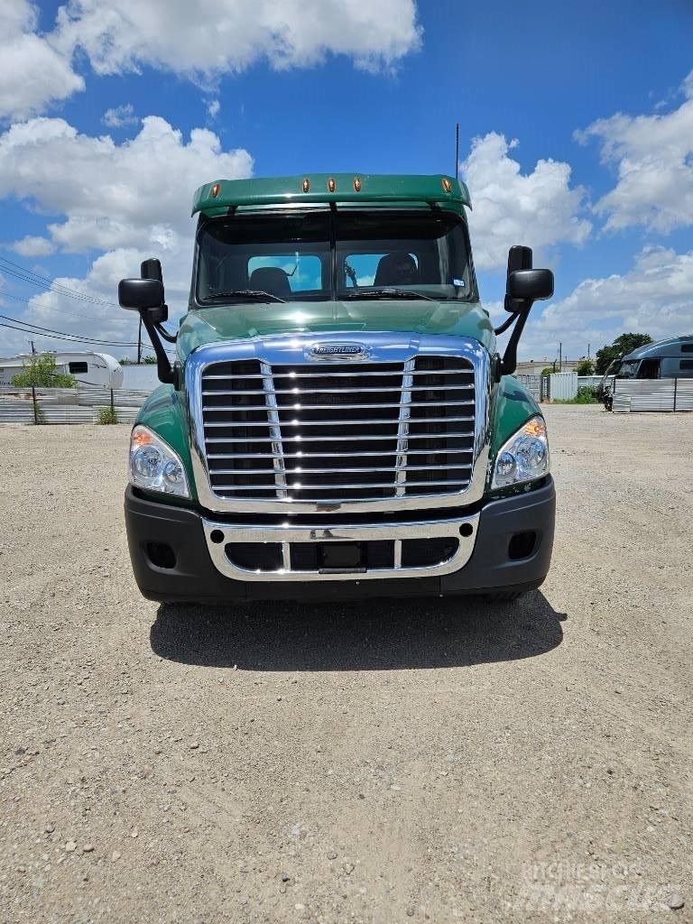 Freightliner 125 Tractor Units