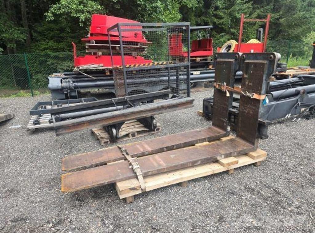 Kalmar DCE150-12 Diesel trucks