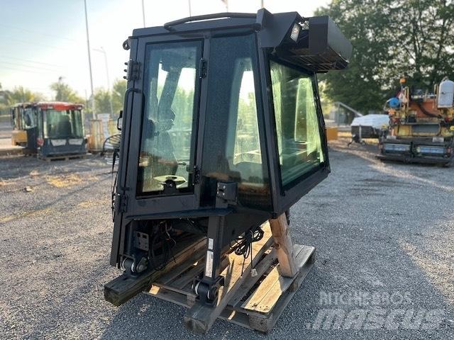 CASE D 1650 NEW CAB Cabins and interior