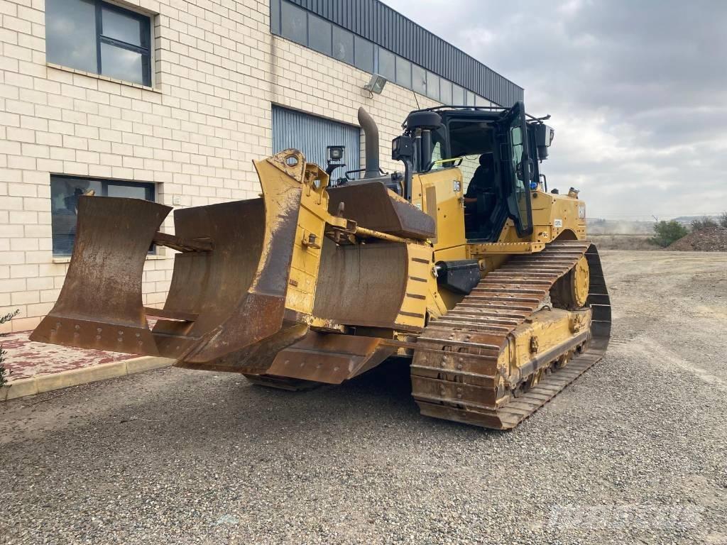 CAT D 6 Crawler dozers