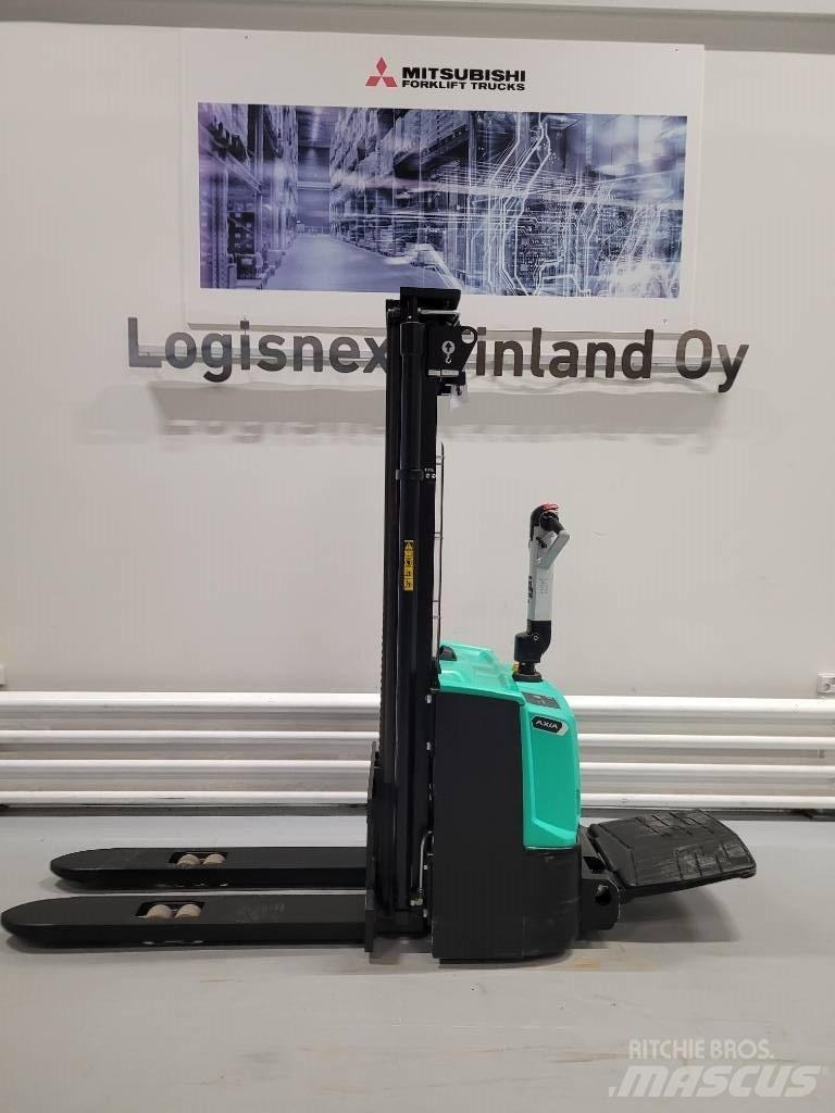 Mitsubishi SBP 12N2R Self propelled stackers