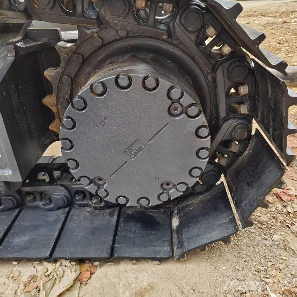 Komatsu PC 200-8 Crawler excavators