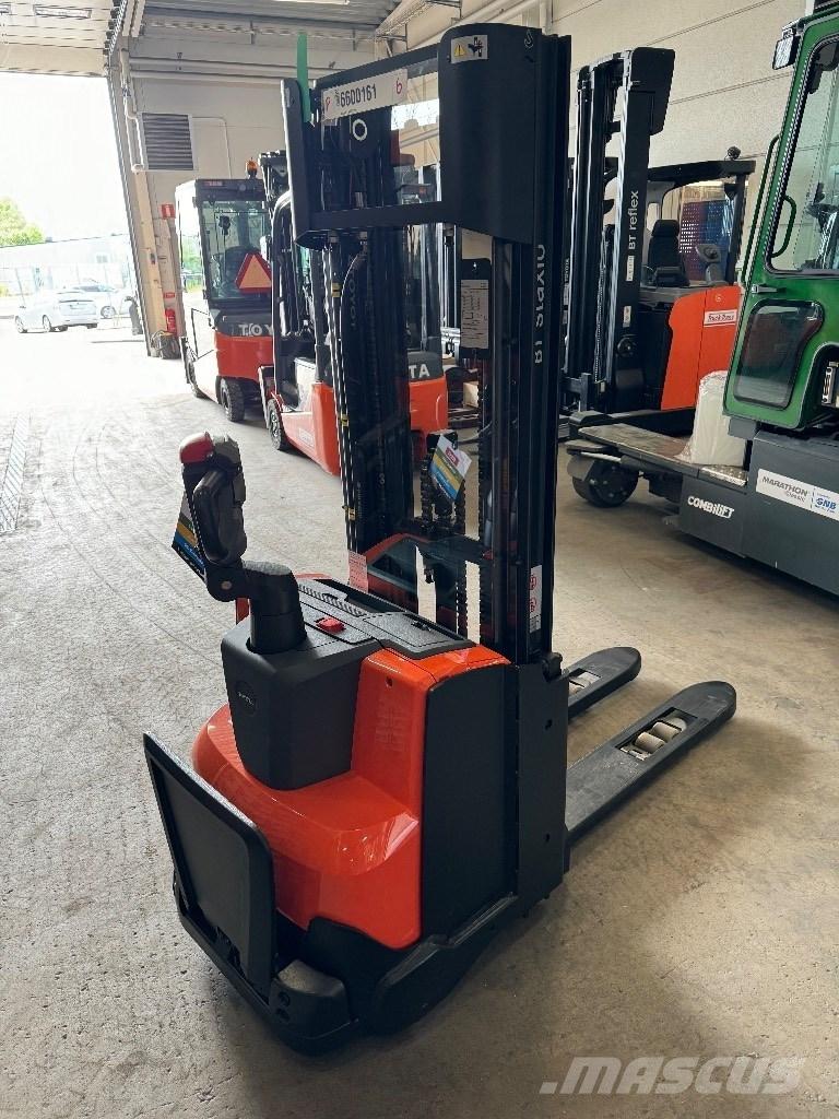 Toyota SWE120L Pedestrian stacker