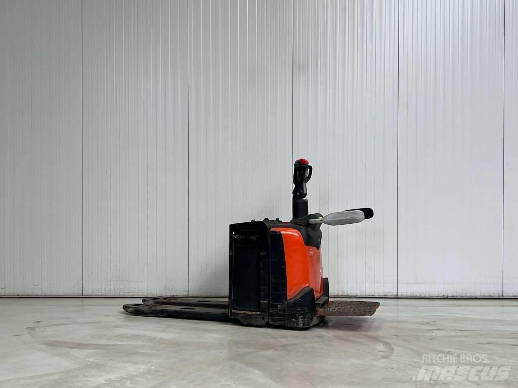 BT LPE250 Low lifter with platform