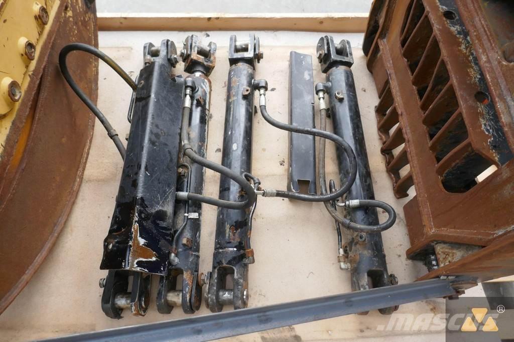 CAT 525D Grapple Transportation - Others