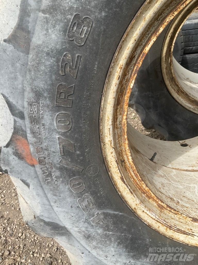 Datho Tvillinghjul Tyres, wheels and rims