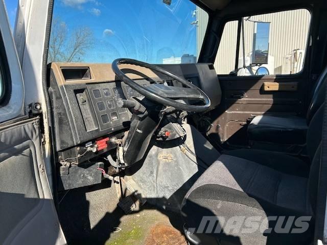 International 4900 Tractor Units