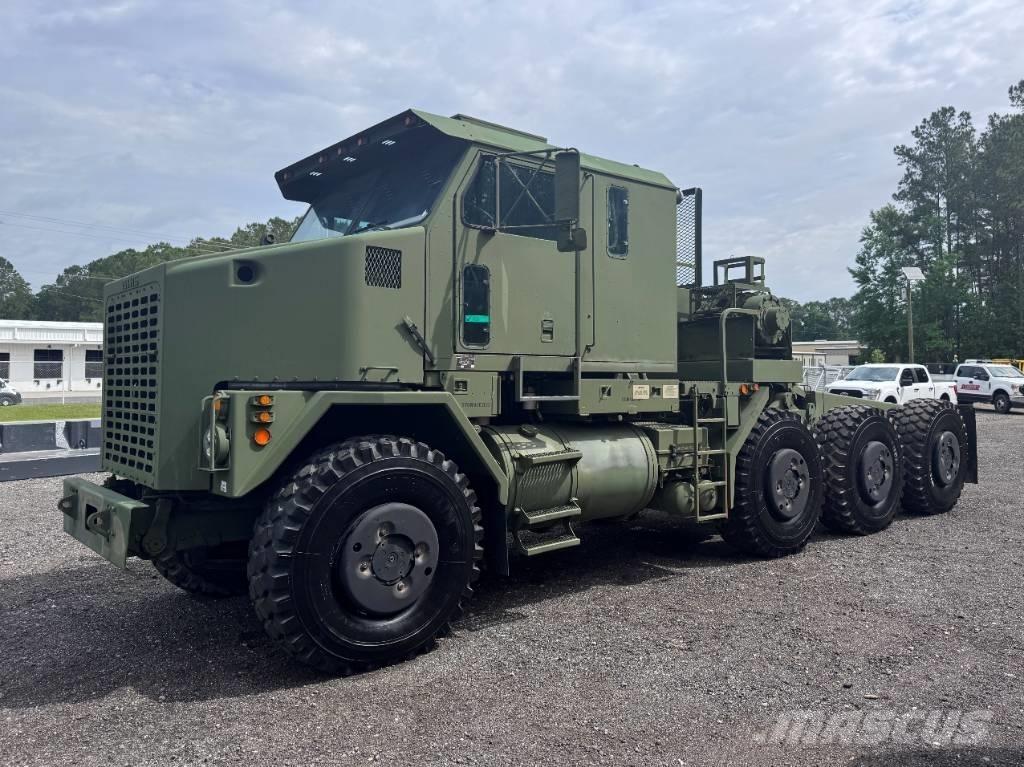 Oshkosh M1070 Tractor Units