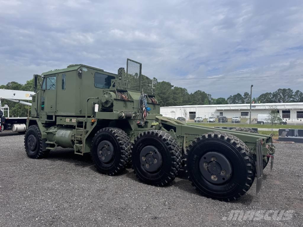 Oshkosh M1070 Tractor Units