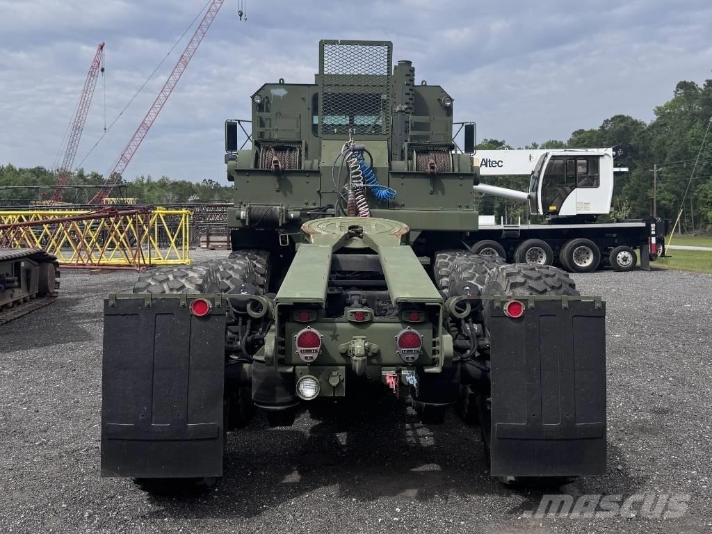 Oshkosh M1070 Tractor Units