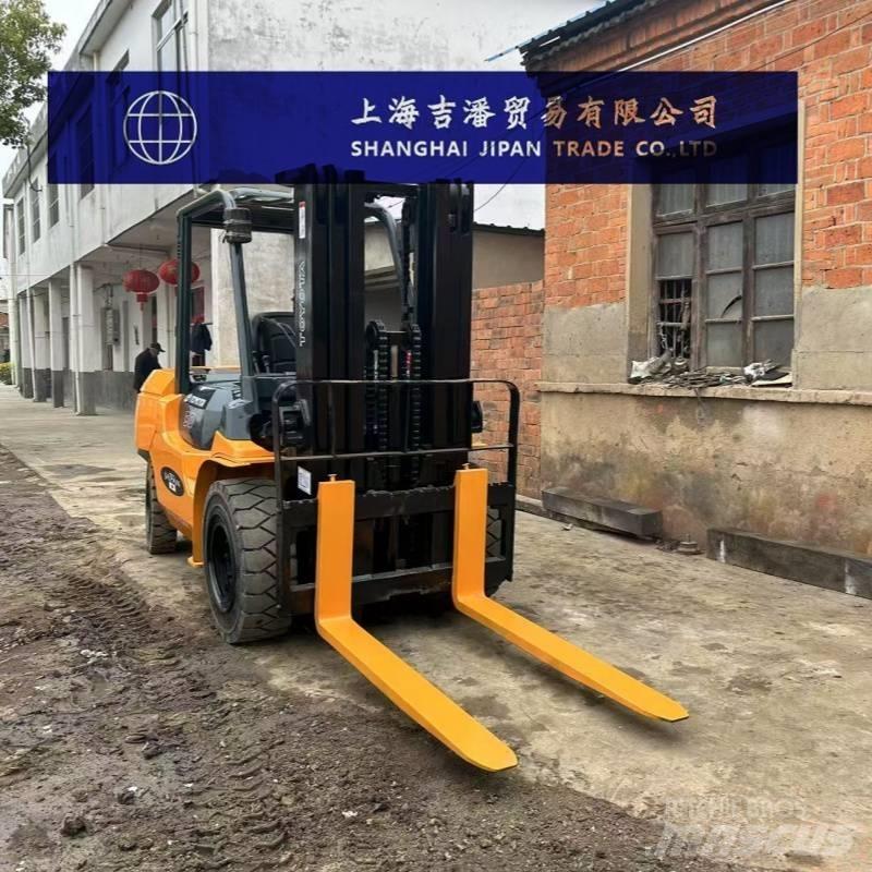 Toyota 5 ton Diesel trucks