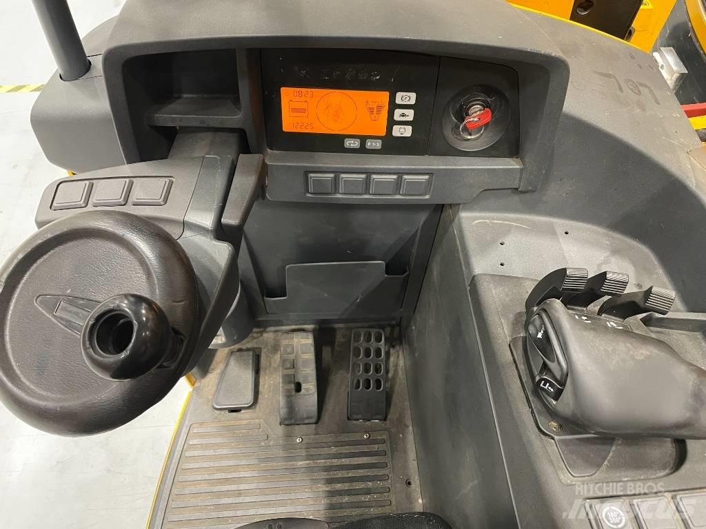 Jungheinrich ETV 216 Reach trucks