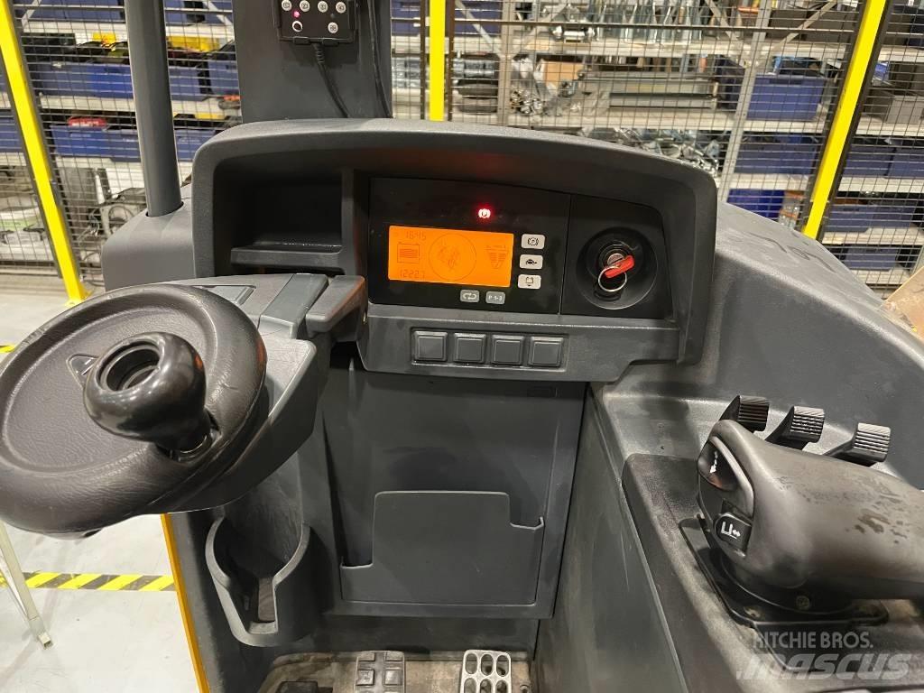 Jungheinrich ETV 216 Reach trucks