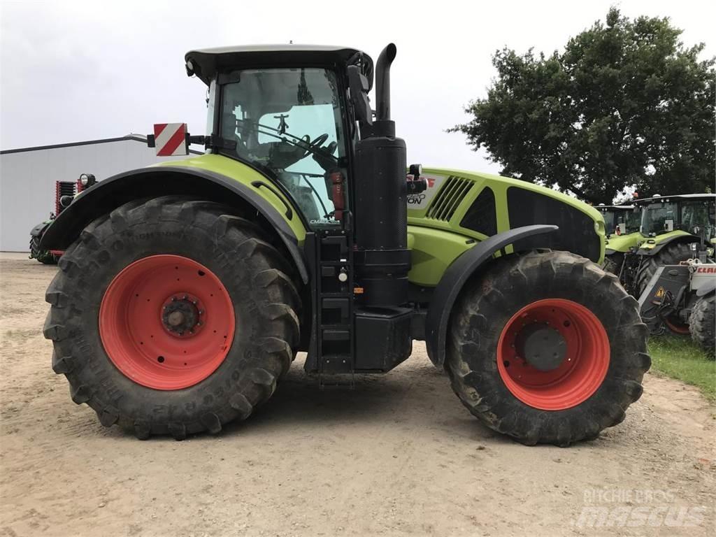 CLAAS Axion 920 Tractors
