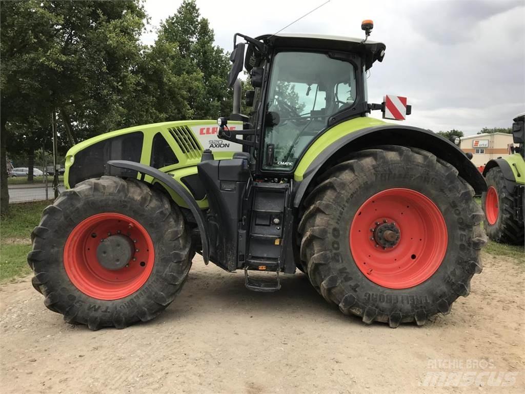 CLAAS Axion 920 Tractors