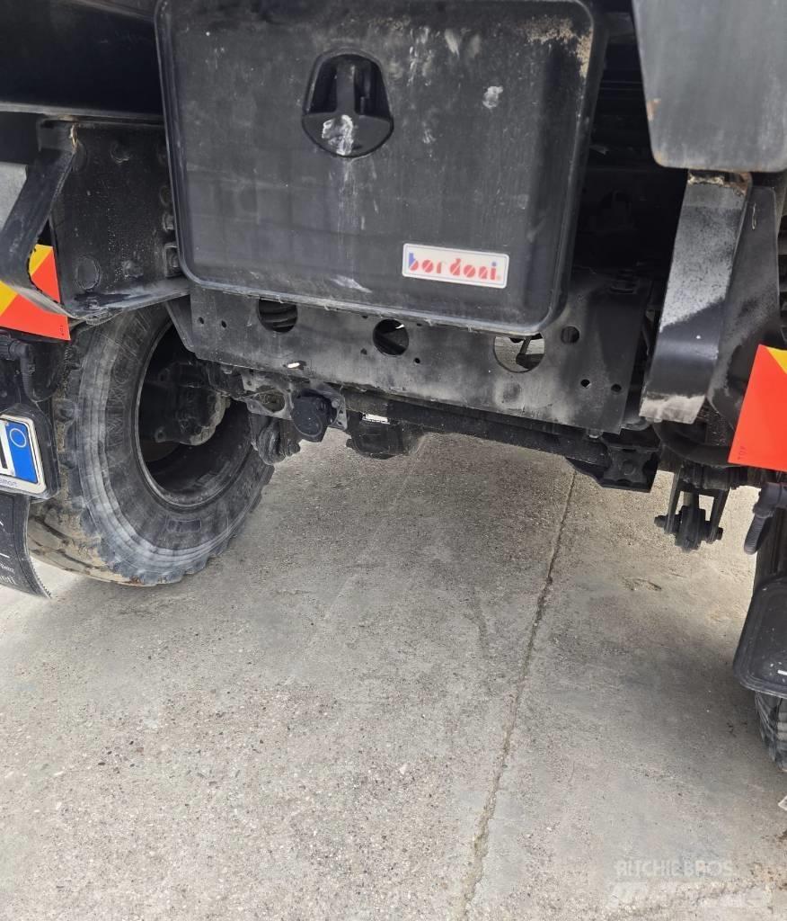 Unimog U20 Tipper vans