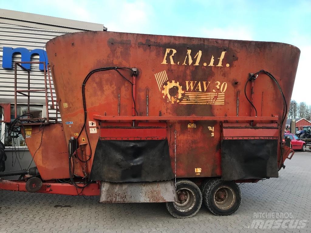  R.M.H WAV 30 Mixer feeders