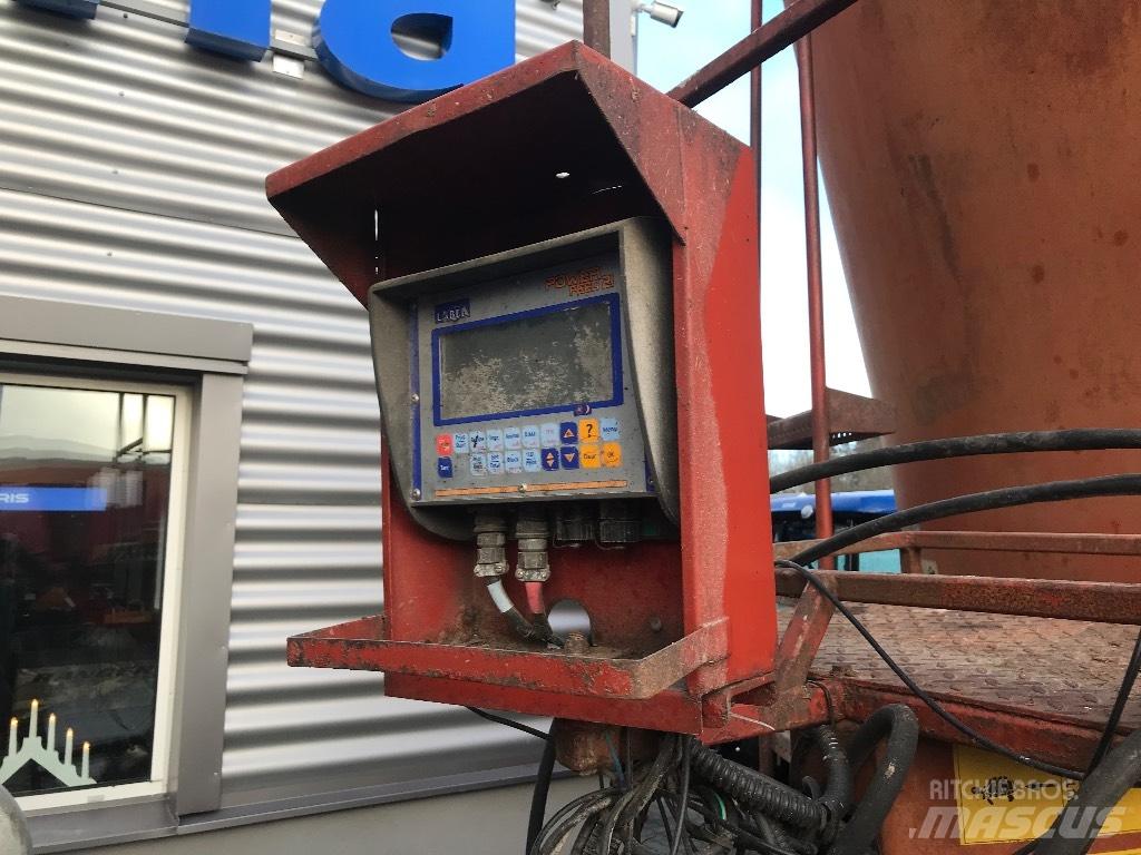  R.M.H WAV 30 Mixer feeders